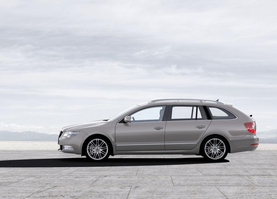  Skoda Superb Combi 2009 года  (фото 11 из 74)
